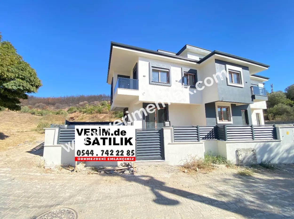 Ürkmez Plajına Çok Yakın Satılık Harika Villa Köşe Konumunda