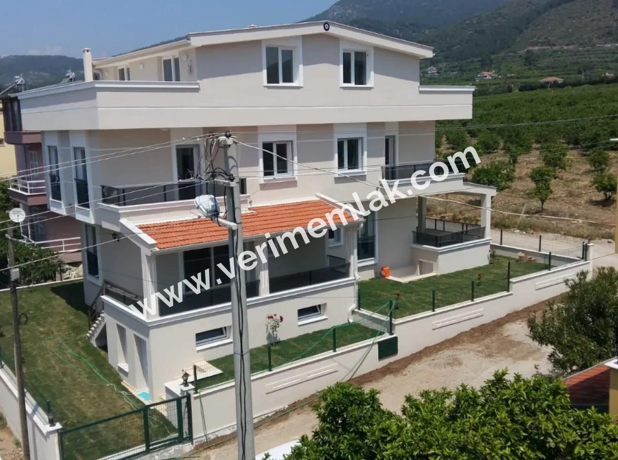 Özdere'de Denize Yakın Doğa Ve Deniz Manzaralı Satılık 6+1 Villa