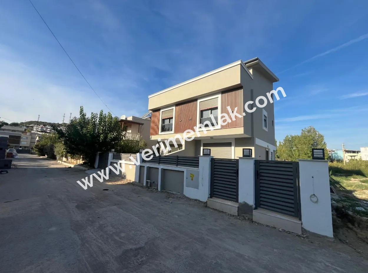 İzmir Menderes Gümüldürde Denize Yakın Satılık 3+1 Villa