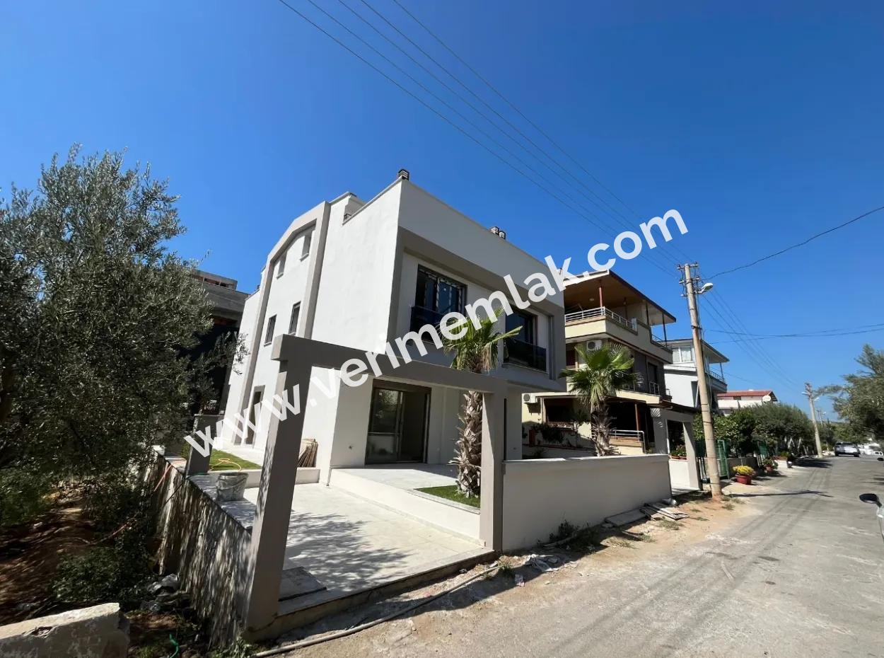 Özdere Çukuraltı Merkezi Konum Otoparklı Satılık 3+1 Villa