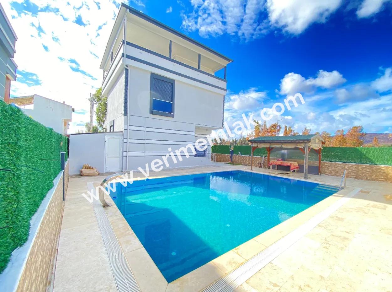 Doğanbeyde Tek Mustakil Havuzlu Satılık 3+1 Villa