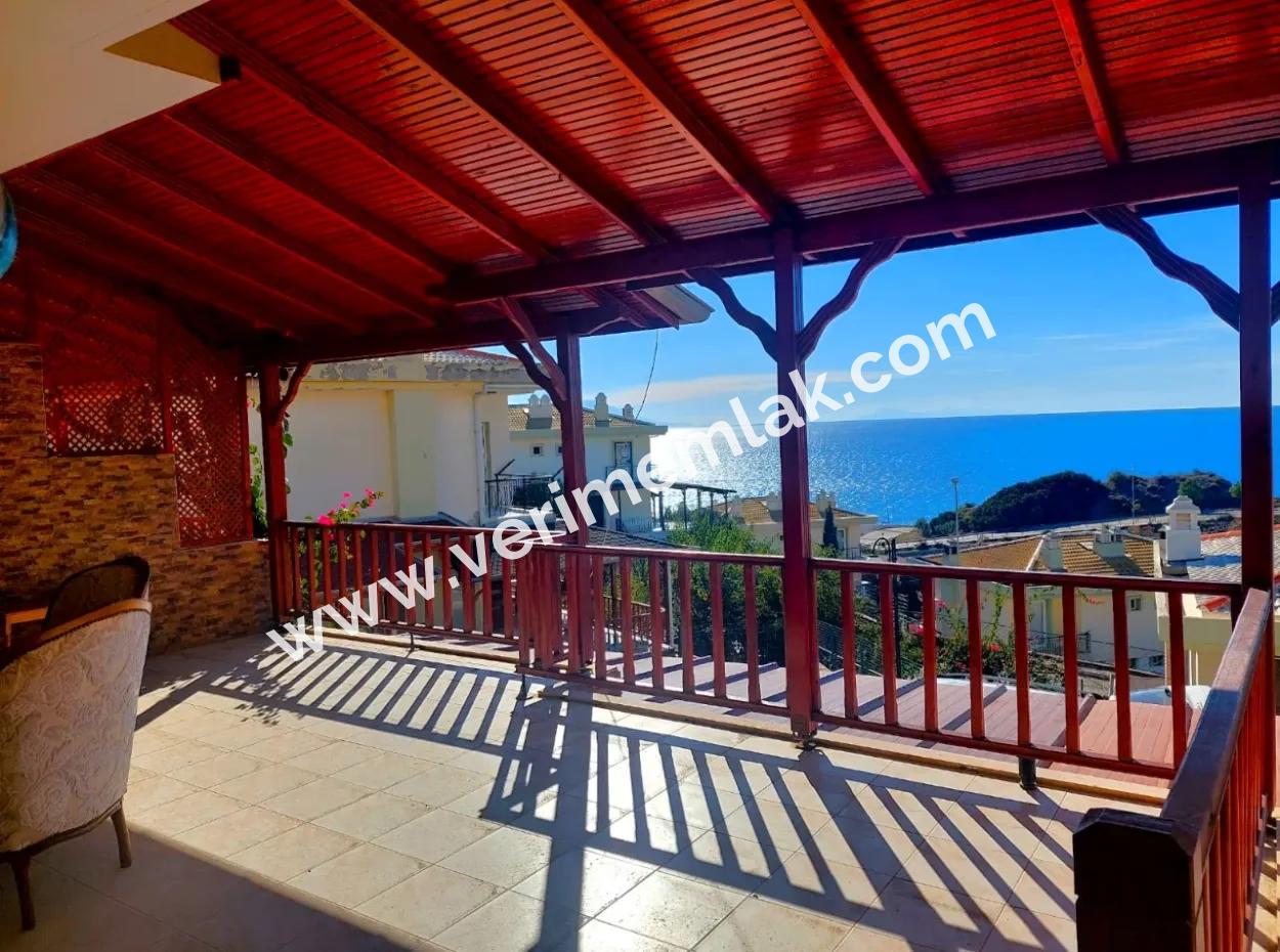 Seferihisar Doğanbey De Deniz Manzaralı Satılık 4+1 Villa