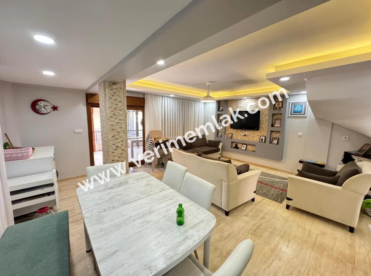 Gümüldür De Denize 50Mt Eşyalı Geneş Bahçeli Satılık 5+1 Villa