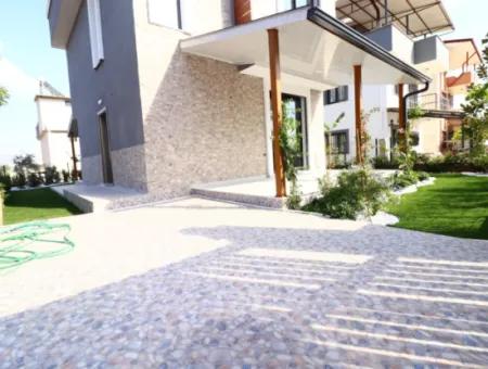 Doğanbey De Muhteşem Konumda Deniz Dağ Manzaralı Ultra Lüks Satılık 3+1 Villa