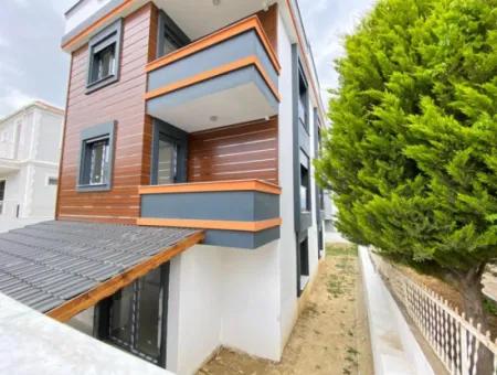 Seferihisar Doğanbey'de Müstakil Girişli Lüks Yapılı 4+1 Yazlık