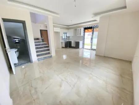 Seferihisar Doğanbey'de Müstakil Girişli Lüks Yapılı 4+1 Yazlık