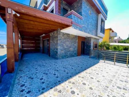 Ürkmez Da Denize Sıfır Mustakil Bahçeli Ultra Lüks Satılık 3+1 Villa