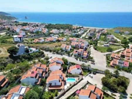 Doğanbey De Deniz Tarafında Mustakil Satılık Havuzlu Lükx 4+1 Villa