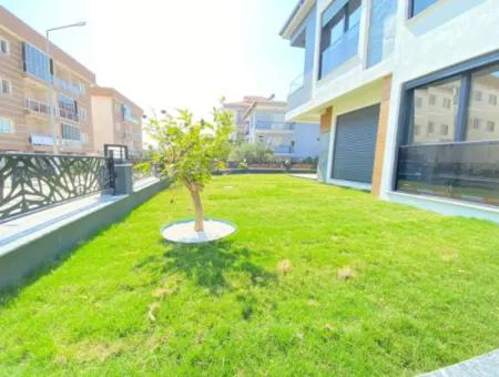 Seferihisar Camikebir De Mustakil Bahçeli Ultra Lükx Satılık 3+1 Villa