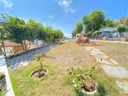 Doğanbey De Deniz Tarafınde Full Deniz Manzaralı Geniş Bahçeli Satılık 3+1 Villa