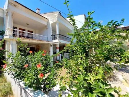Doğanbey De Deniz Tarafında Mustakil Siteiçinde  Bahçeli Satılık 3+1 Villa