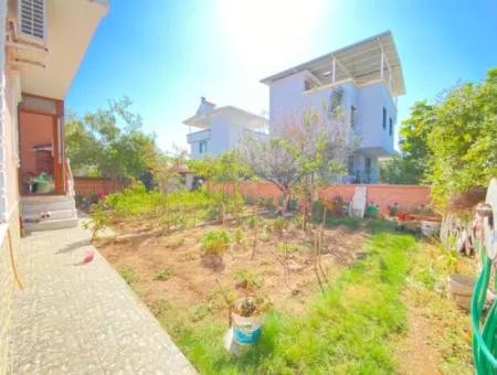 Doğanbey De Tek Mustakil Geniş Bahçeli  Masrafsız Satılık 3+1 Villa