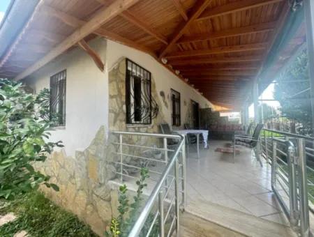 Ürkmez De Denize Tarafında Mustakil Geniş Bahçeli Satılık 4+1 Villa