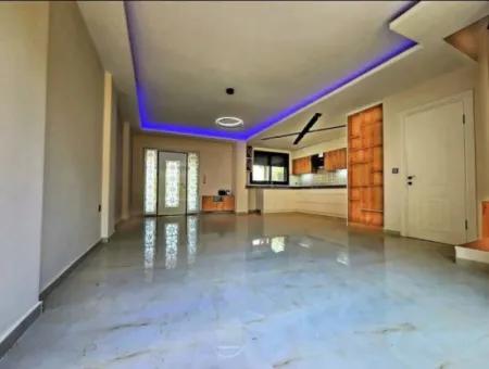 ,Payamlı Da Deniz Tarfında Satılık 3+1 Villa