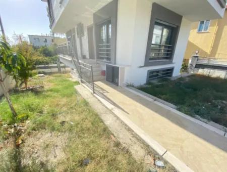 Ürkmez'de Geniş Bahçeli Ferah Köşe 3+1 Villa