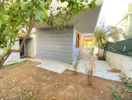 Doğanbey De Denize Manzaralı Geniş Bahçeli Mustakil Satılık 4+1 Villa