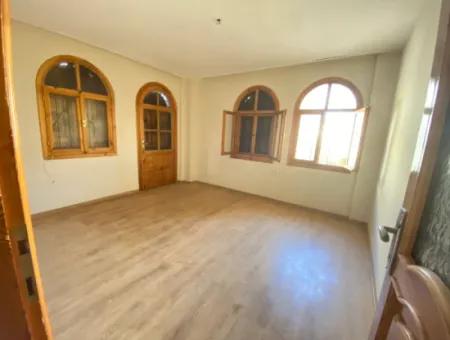 Doğanbey De Denize Manzaralı Geniş Bahçeli Mustakil Satılık 4+1 Villa