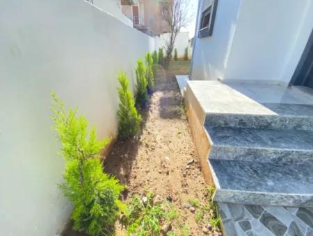 Doğanbey De Mustakil Geniş Bahçeli Kapalı Otopark Satılık 3+1 Villa