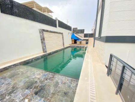 Ürkmezde Tek Müstakil Özel Havuzlu Full Eşyalı Full Deniz Satılık 4+1 Villa