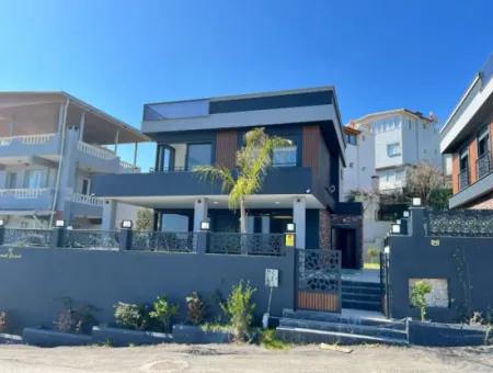Doğanbey De Mustakil Deniz Doğa Manzaralı Ultra Lüks Satılık 3+1 Villa