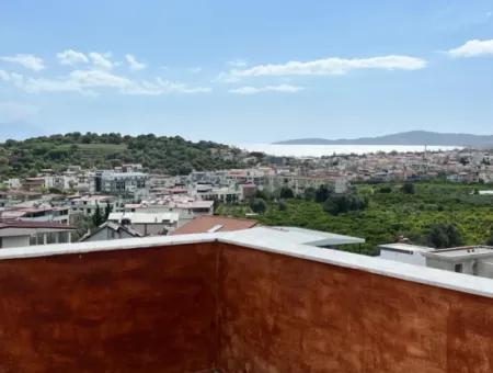 Ürkmez'de Deniz Şehir Doğa Manzaralı Geniş Ferah Yapılı Satılık 4+2 Tripleks