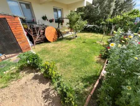 Ürkmez De Mustakil Geneiş Bahçeli Lüks Satılık 3+2 Villa