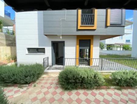 Ürkmez'de Tamamen Müstakil Masrafsız Ferah Satılık 3+1 Villa