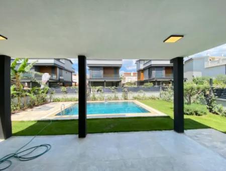 Gümüldürde Tek Mustakil Yüzme Havuzu Yerden Isıtma Lüx Satılık 4+1 Villa