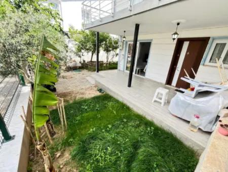Ürkmez De Deniz Tarafında Müstakil Bahçeli Satılık 4+1 Villa