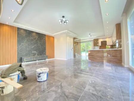 Doğanbeyde Geniş Bahçeli Ultra Lüks Satılık 3+1 Villa