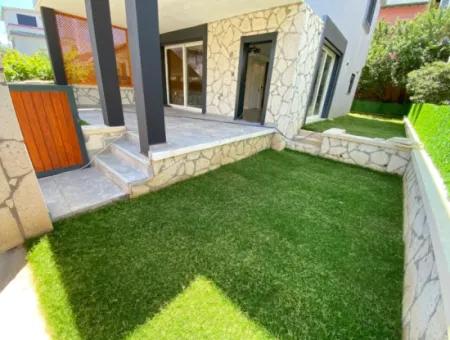 Doğanbeyde Geniş Bahçeli Ultra Lüks Satılık 3+1 Villa