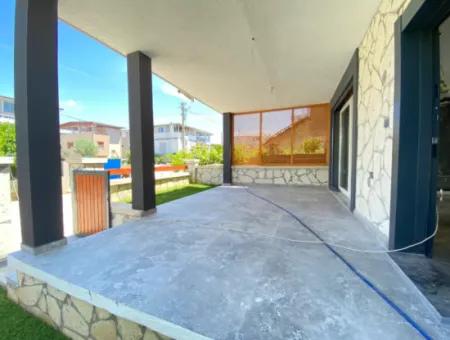 Doğanbeyde Geniş Bahçeli Ultra Lüks Satılık 3+1 Villa