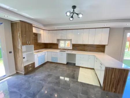 Doğanbeyde Geniş Bahçeli Ultra Lüks Satılık 3+1 Villa