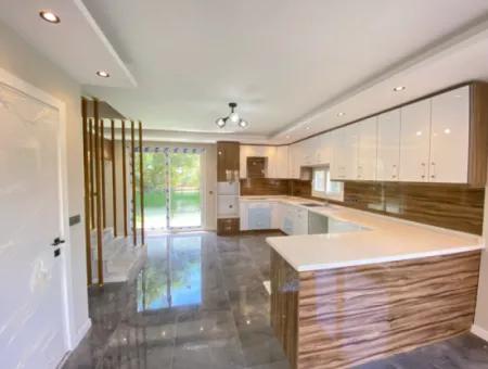 Doğanbeyde Geniş Bahçeli Ultra Lüks Satılık 3+1 Villa