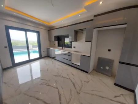 Satılık Havuzlu Geniş Bahçeli Müstakil 3+1 Villa
