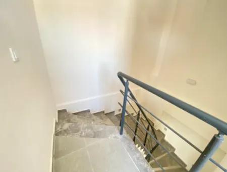 Doğanbey De Geniş Bahçeli Denize 300 M2 Mesafede Satılık 3+1 Villa