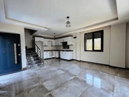 Doğanbey De Deniz Yakın Önü Yeşil Alan Köşe  3+1 Villa