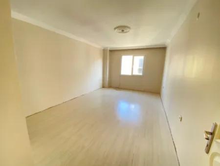 Ürkmez De Çarşı Merkezinde Satılık 2+1 Daire