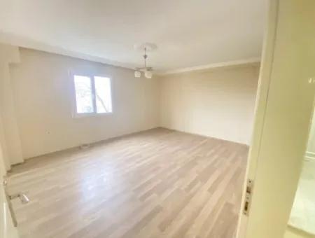 Ürkmez De Çarşı Merkezinde Denize Yakın Satılık 2+1 Daire