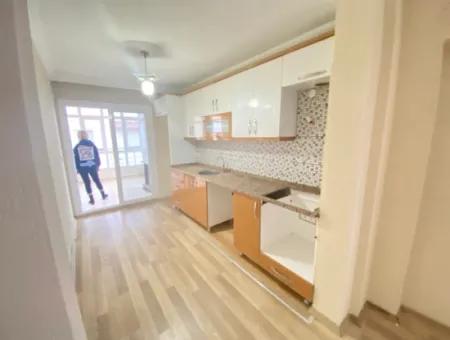 Ürkmez De Çarşı Merkezinde Denize Yakın Satılık 2+1 Daire