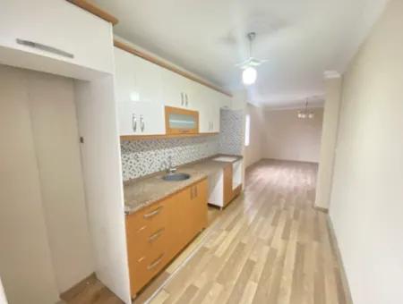 Ürkmez De Çarşı Merkezinde Denize Yakın Satılık 2+1 Daire