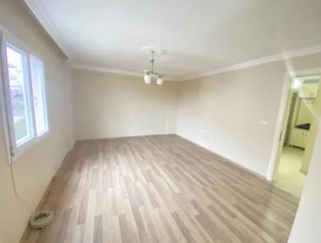Ürkmez De Çarşı Merkezinde Denize Yakın Satılık 2+1 Daire