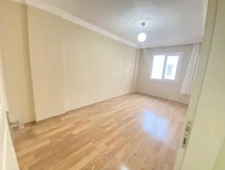 Ürkmez De Çarşı Merkezinde Denize Yakın Satılık 2+1 Daire