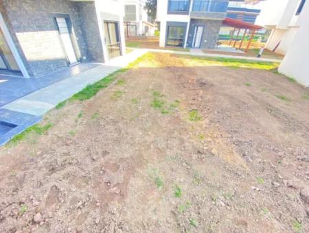 Doğanbey De Tek Mustakil Havuzlu Geniş Bahçeli Satılık 3+1 Villa
