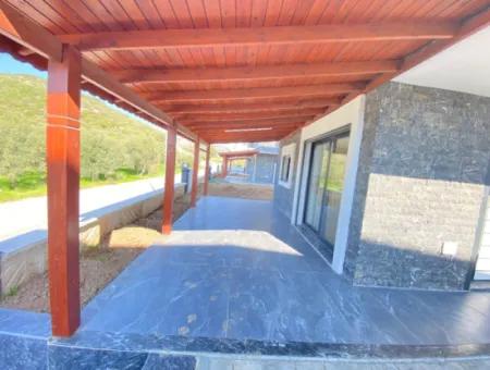 Doğanbey De Tek Mustakil Havuzlu Geniş Bahçeli Satılık 3+1 Villa