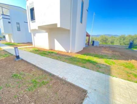 Doğanbey De Tek Mustakil Havuzlu Geniş Bahçeli Satılık 3+1 Villa