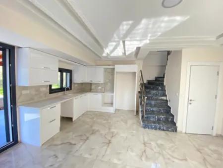 Doğanbey De Tek Mustakil Havuzlu Geniş Bahçeli Satılık 3+1 Villa