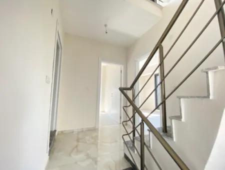 Doğanbey De Tek Mustakil Havuzlu Geniş Bahçeli Satılık 3+1 Villa