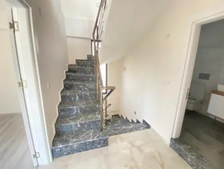 Doğanbey De Tek Mustakil Havuzlu Geniş Bahçeli Satılık 3+1 Villa