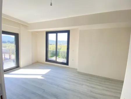 Doğanbey De Tek Mustakil Havuzlu Geniş Bahçeli Satılık 3+1 Villa